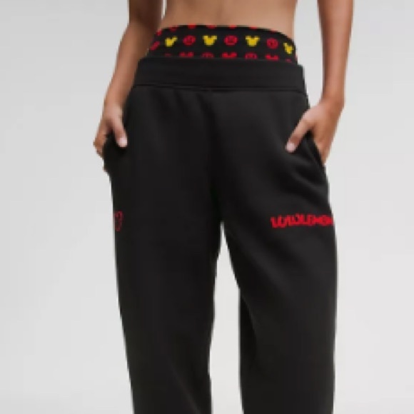 NWT Disney x lululemon Heavyweight Fleece Sweatpant in Black Size XSmall - Picture 2 of 6